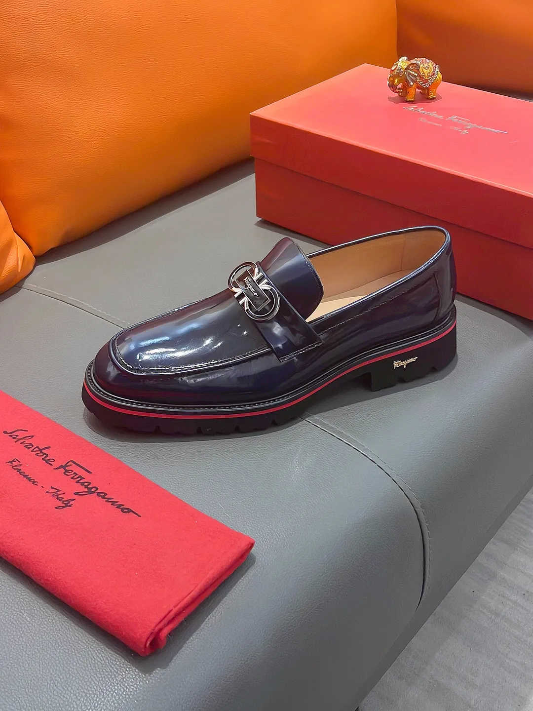 Men's shoes FERRAGAMO "Ferragamo" P540 Regular size: 39-44 (38, 45, 46, 47 customized) (suit shoes) Product materials: Selected first-layer cowhide upper, imported sheepskin lining; original outsole.